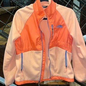 The North Face Lightweight Denali Fleece Jacket